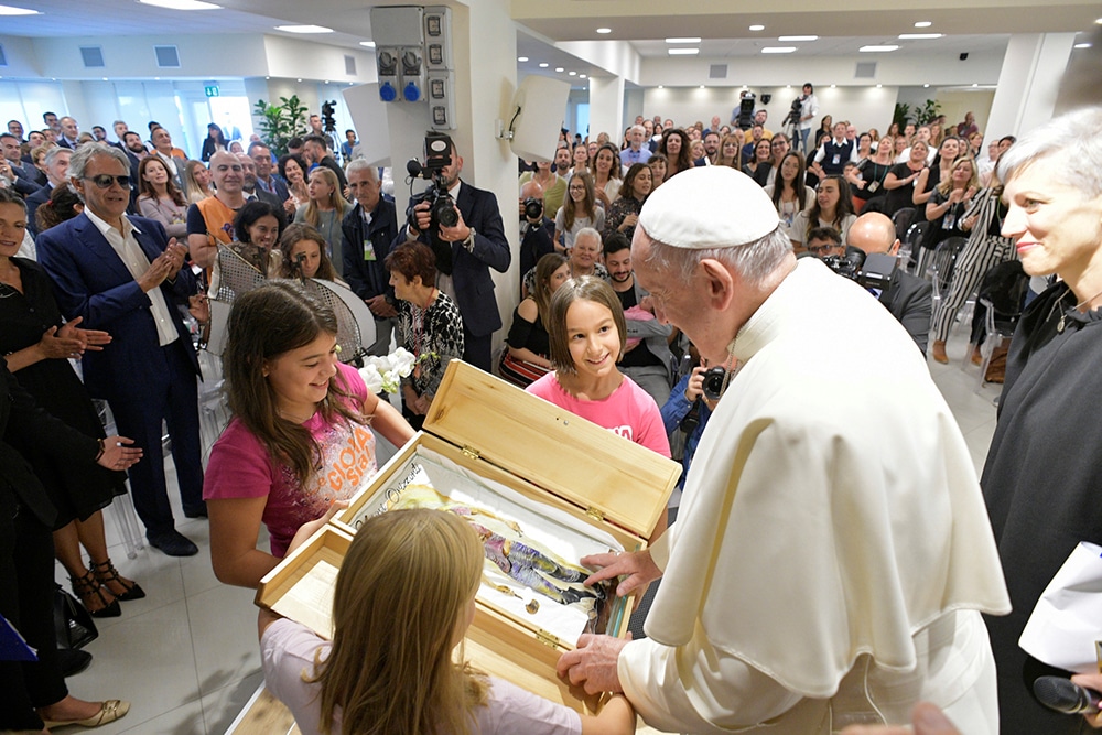 POPE VISIT HORIZONS COMMUNITY