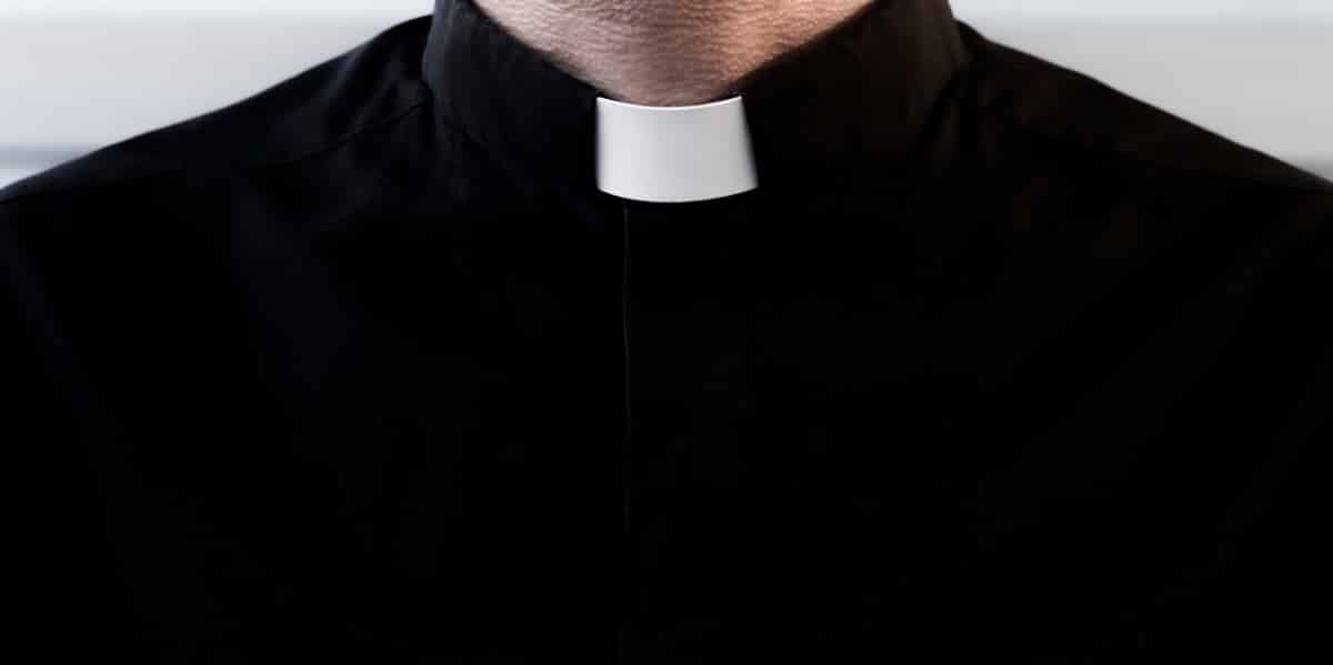 Priestly collar