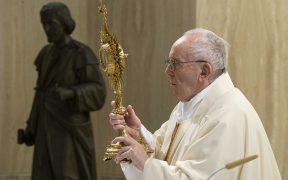 POPE MASS WORKERS