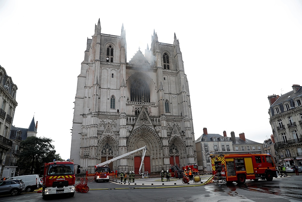 CATHEDRAL-NANTES-FIRE