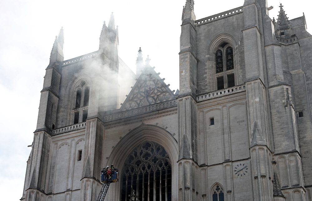 CATHEDRAL-NANTES-FIRE