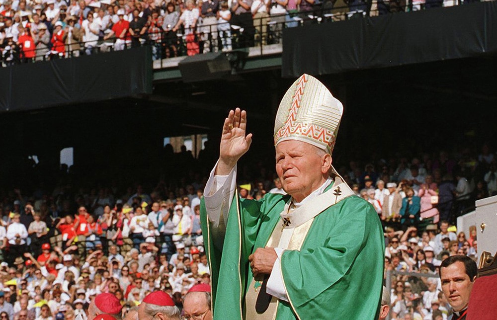 Pope John Paul II celebrates Mass at Baltimore ballpark in 1995