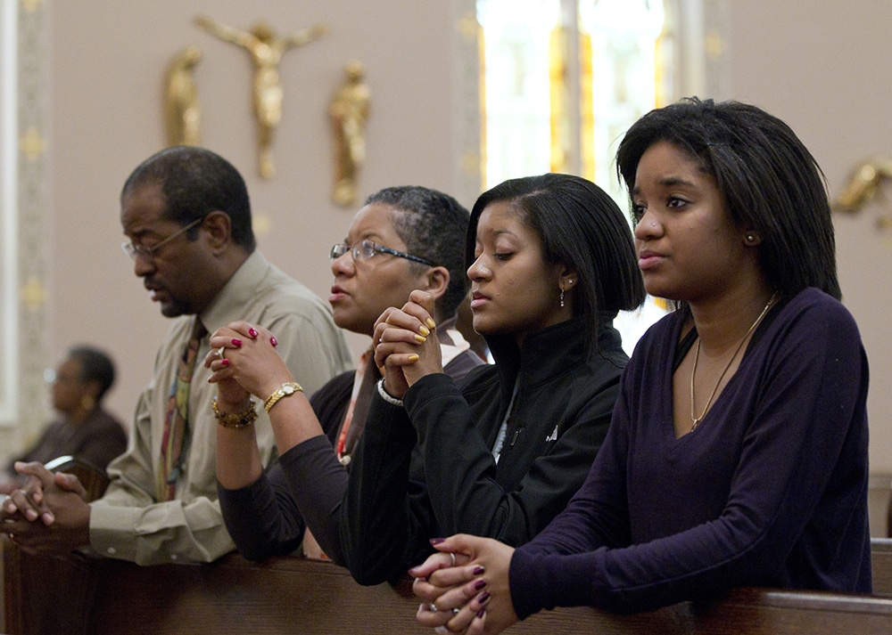 AFRICAN-AMERICAN FAMILY PRAYS 2011