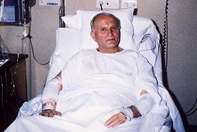 1981 FILE PHOTO OF POPE IN HOSPITAL