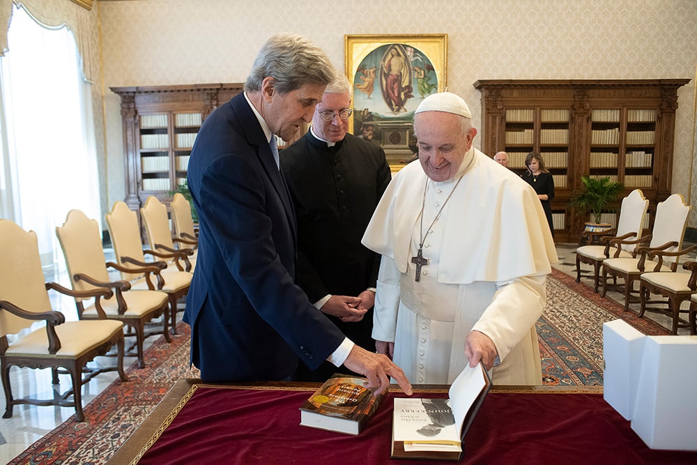 POPE MEETING JOHN KERRY