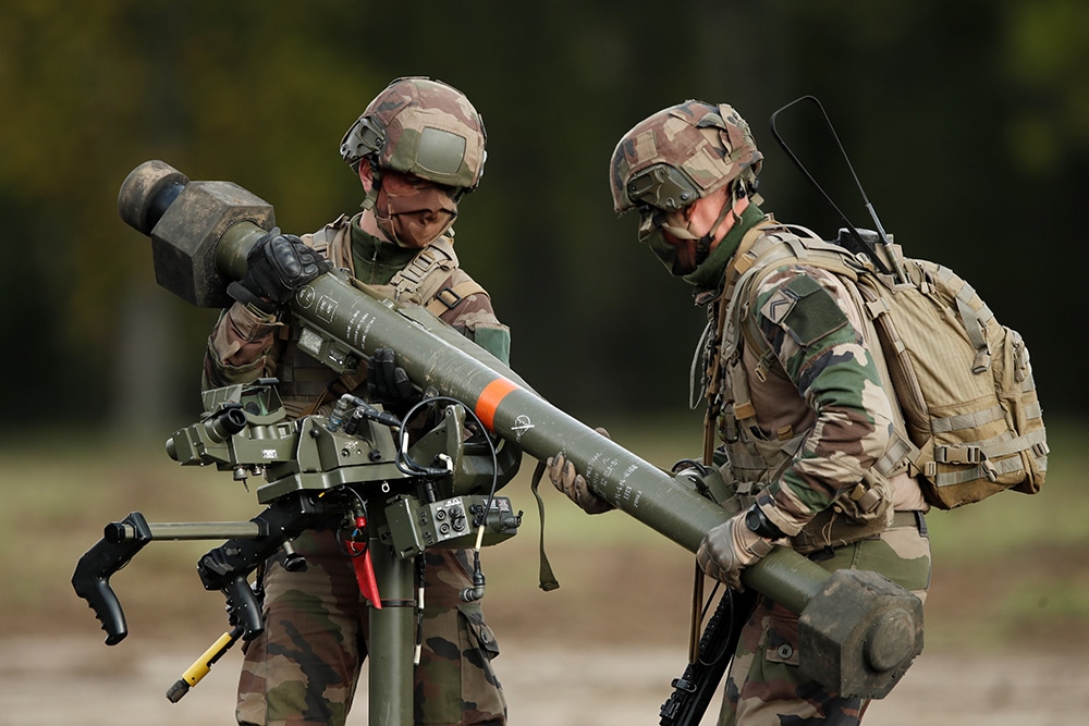 FRANCE SOLDIERS WEAPON DEFENSE