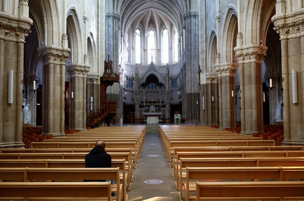 FRANCE CHURCH PRAY