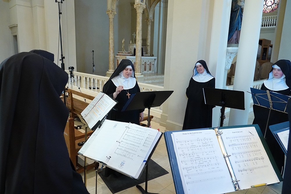 MUSIC BENEDICTINES MARY QUEEN APOSTLES