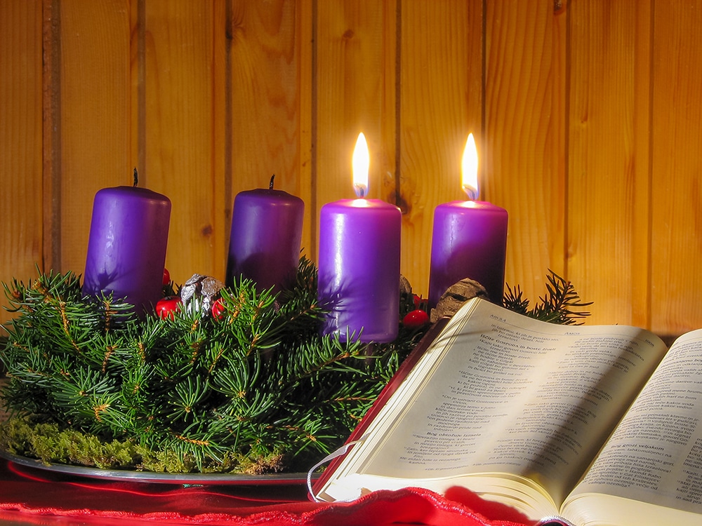 bible and Advent wreath