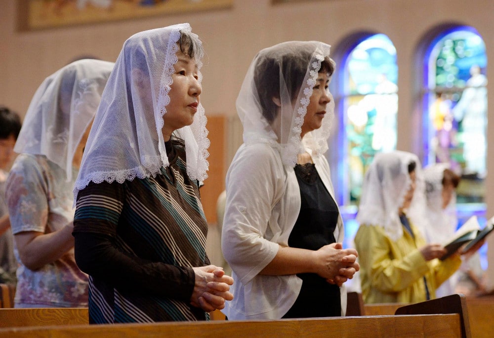 WOMEN PRAY JAPAN MASS