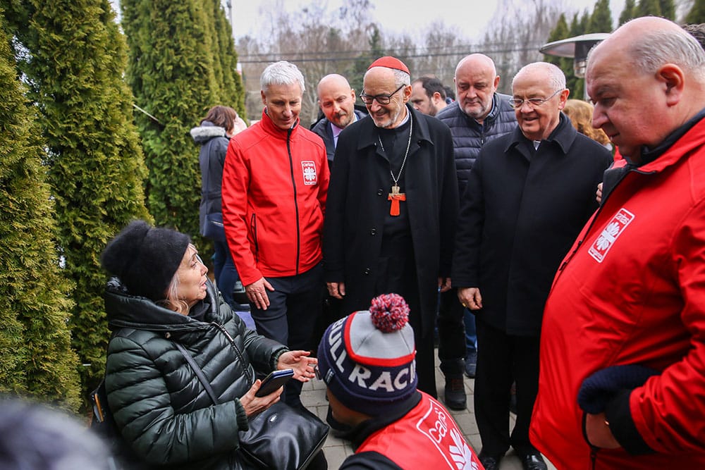 CARDINAL CZERNY VISIT REFUGEES HUNGARY