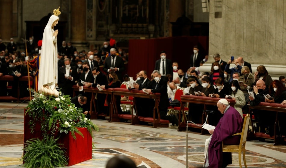 Pope Francis consecrates the world to Mary