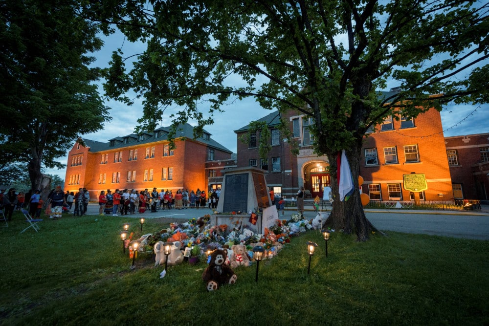 MEMORIAL CANADA SCHOOL CHILDREN