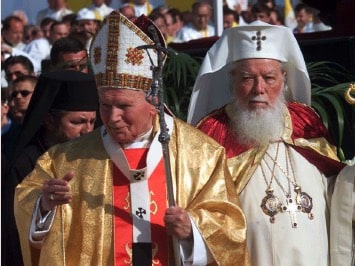 Pope St. John Paul II and Romanian Orthodox Patriarch Teoctist