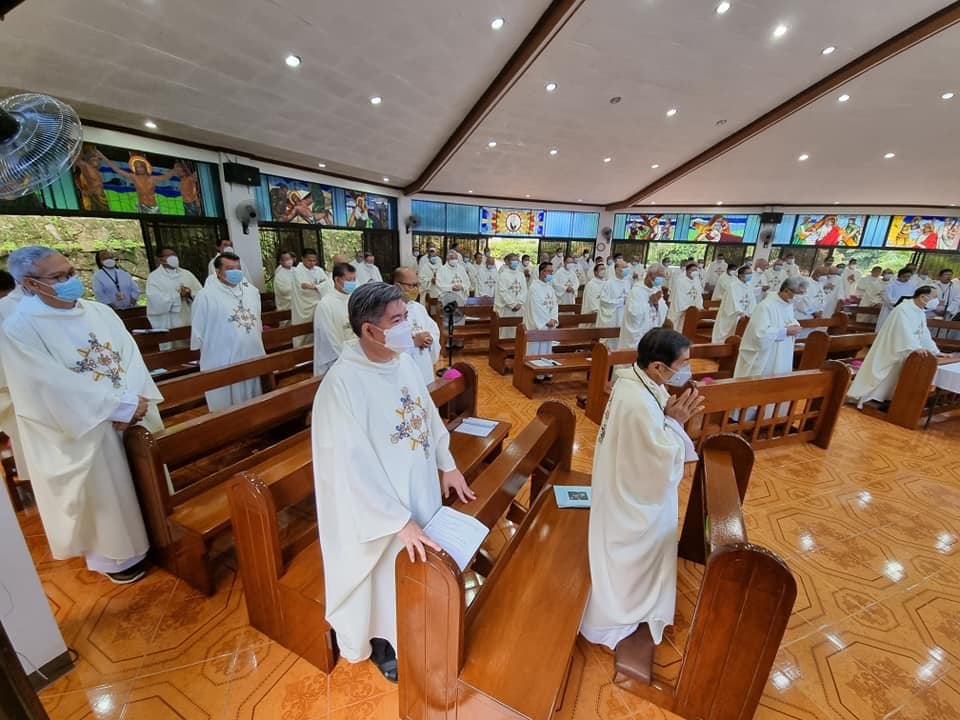 PHILIPPINE BISHOPS PRAY