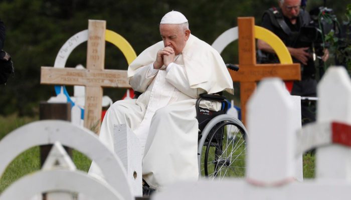 Pope prays 20220725T1315-POPE-MASKWACIS-1730781 Pope Canada