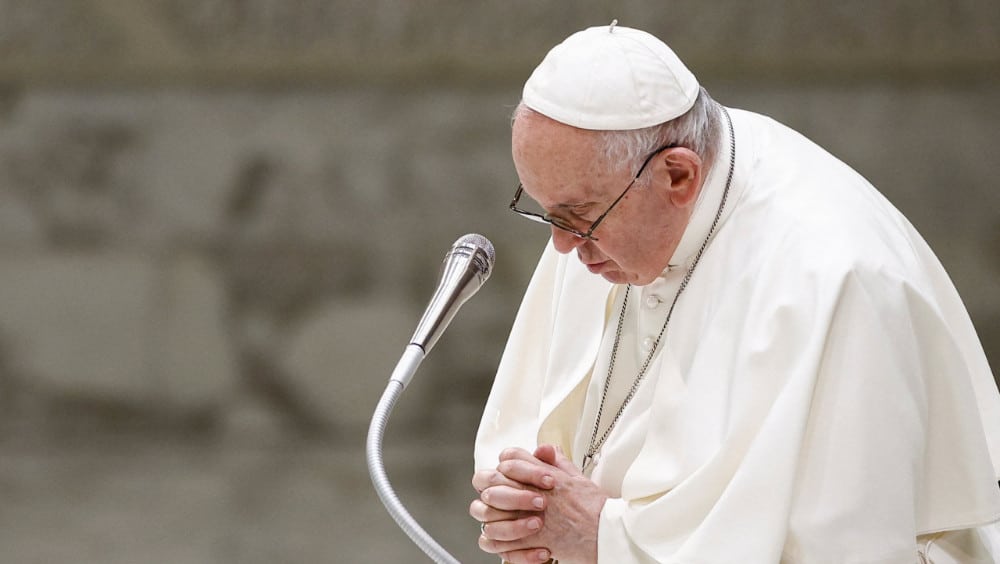 Pope prays