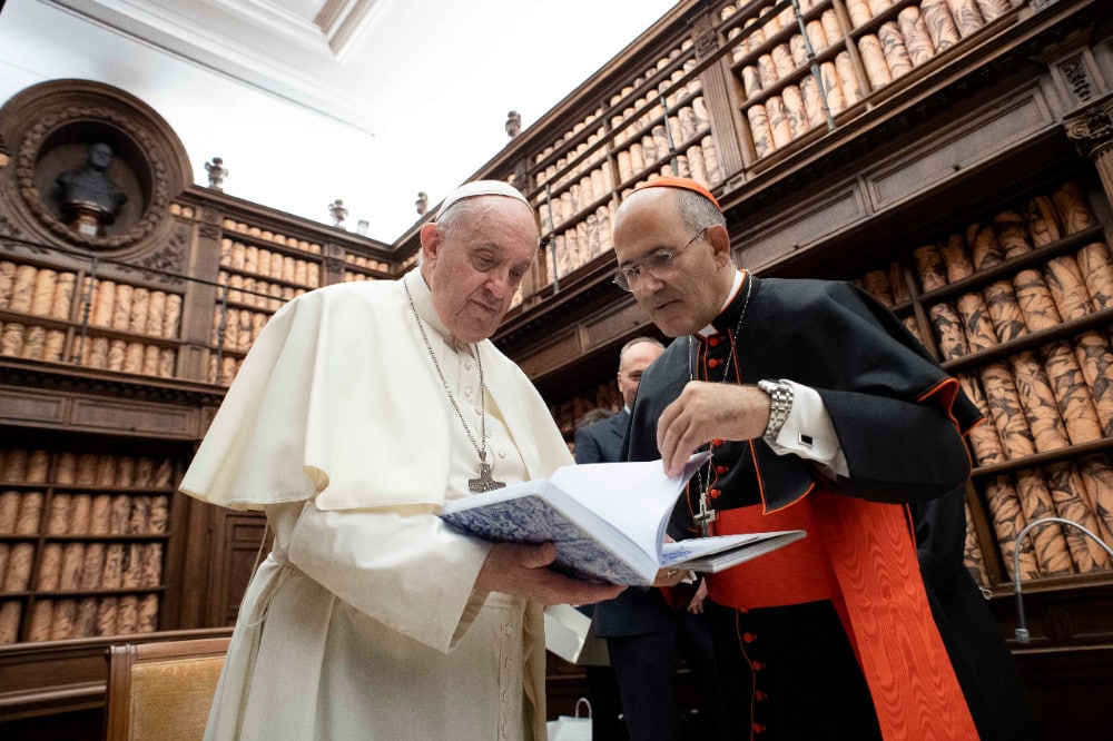 POPE EXHIBIT VATICAN LIBRARY
