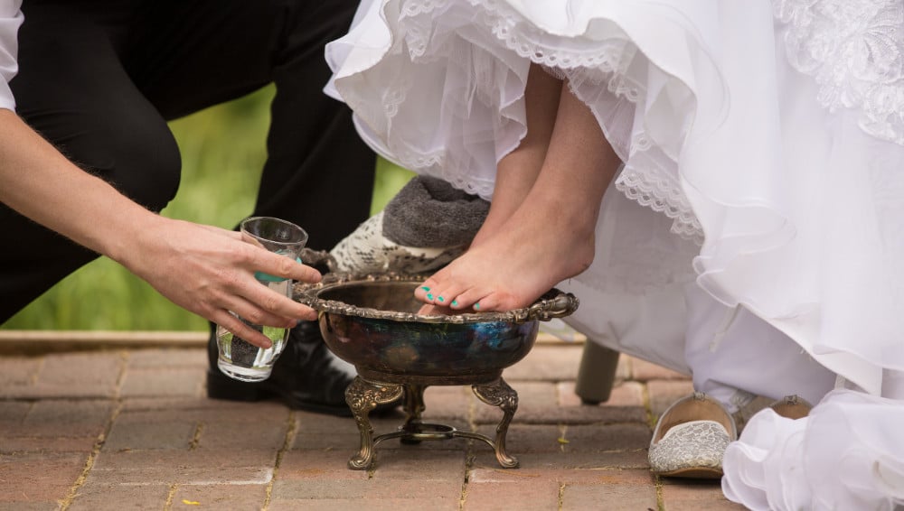 wedding foot washing