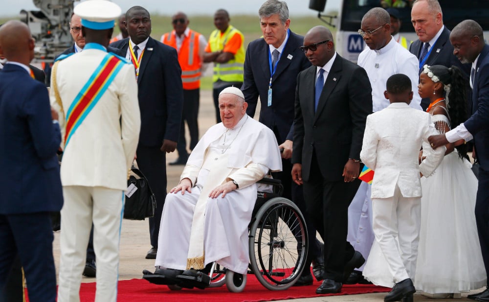 Pope arrives in Congo