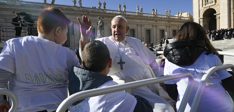 POPE AUDIENCE APOSTLE SERVICE