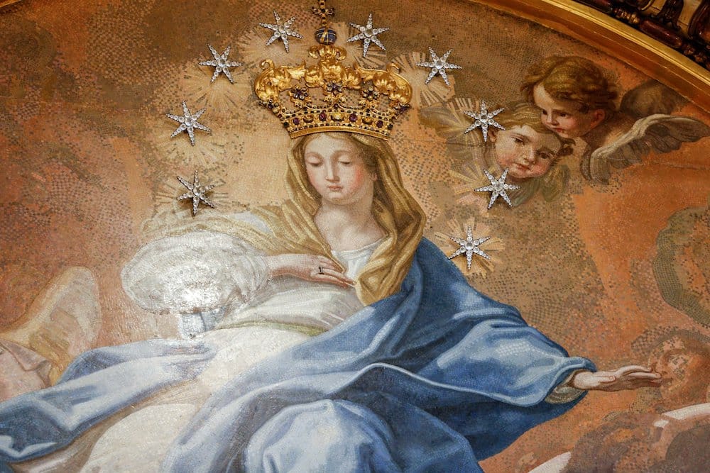 Marian coronation