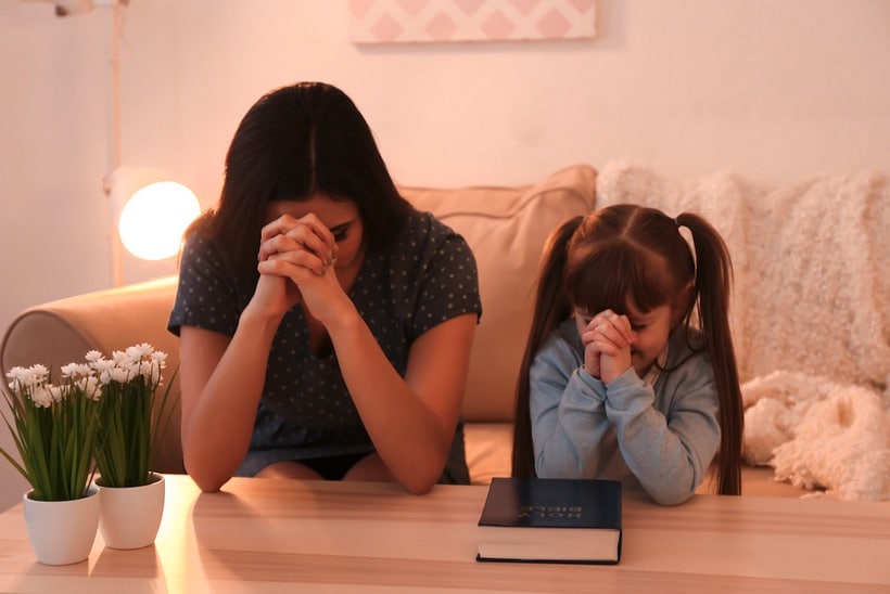family prays