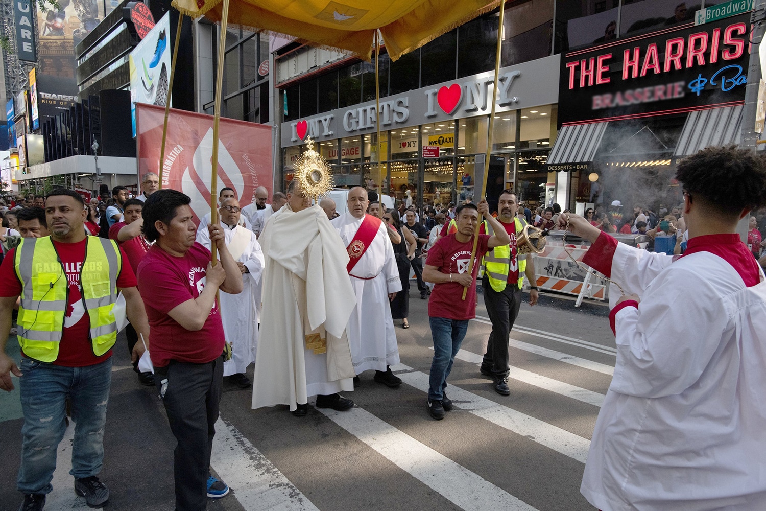 Processions' public witness expresses National Eucharistic Revival's