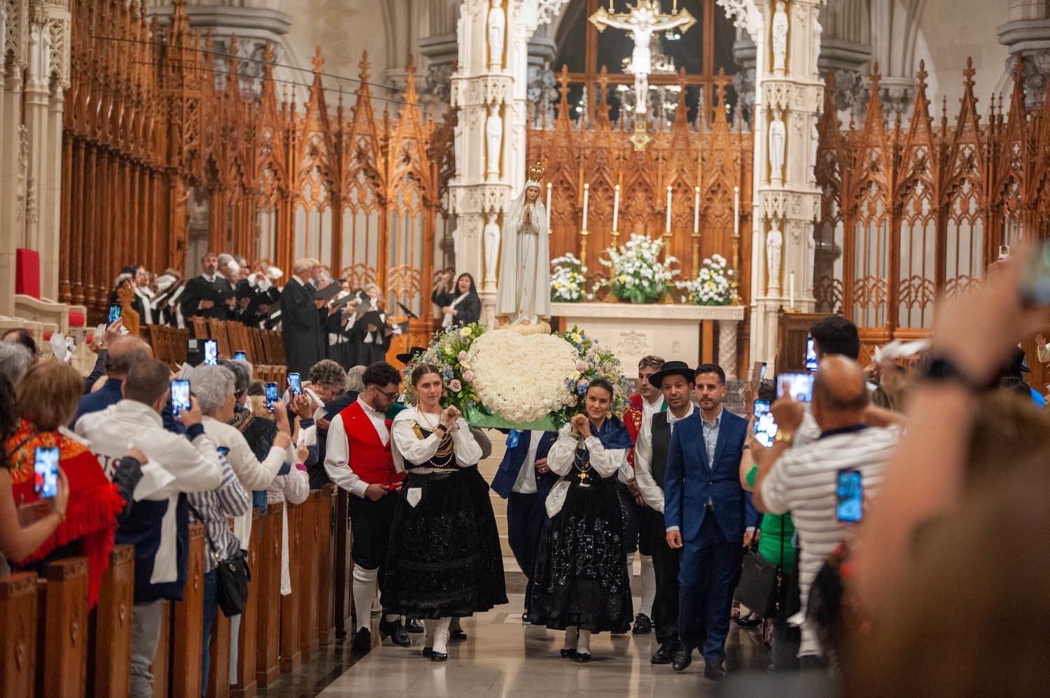 Fatima Pilgrim statue