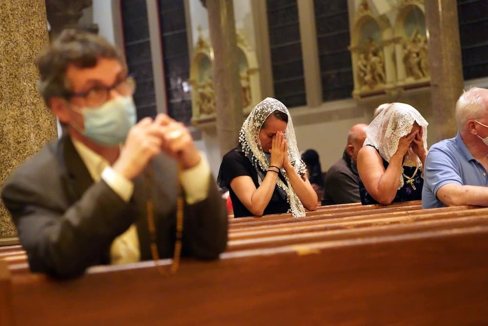 people pray during Latin Mass