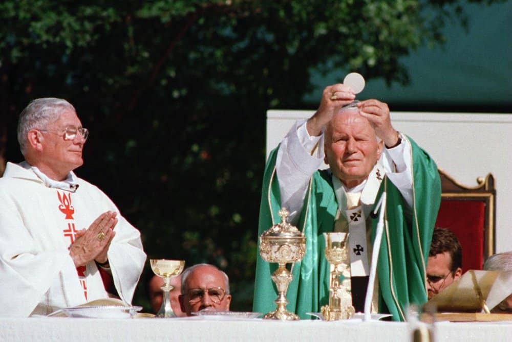 POPE CELEBRATES MASS AT CAMDEN YARDS IN BALTIMORE