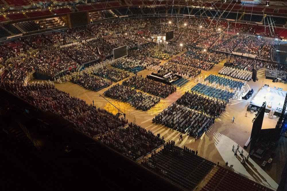 Thousands gather at SEEK24 to 'be the light'