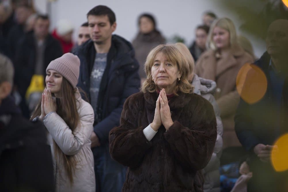 Ukraine worshippers