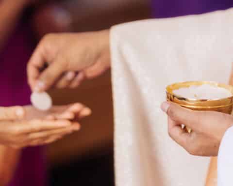 Is there proper statue etiquette in churches?