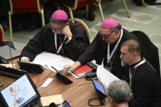 SYNOD MEMBERS VOTE