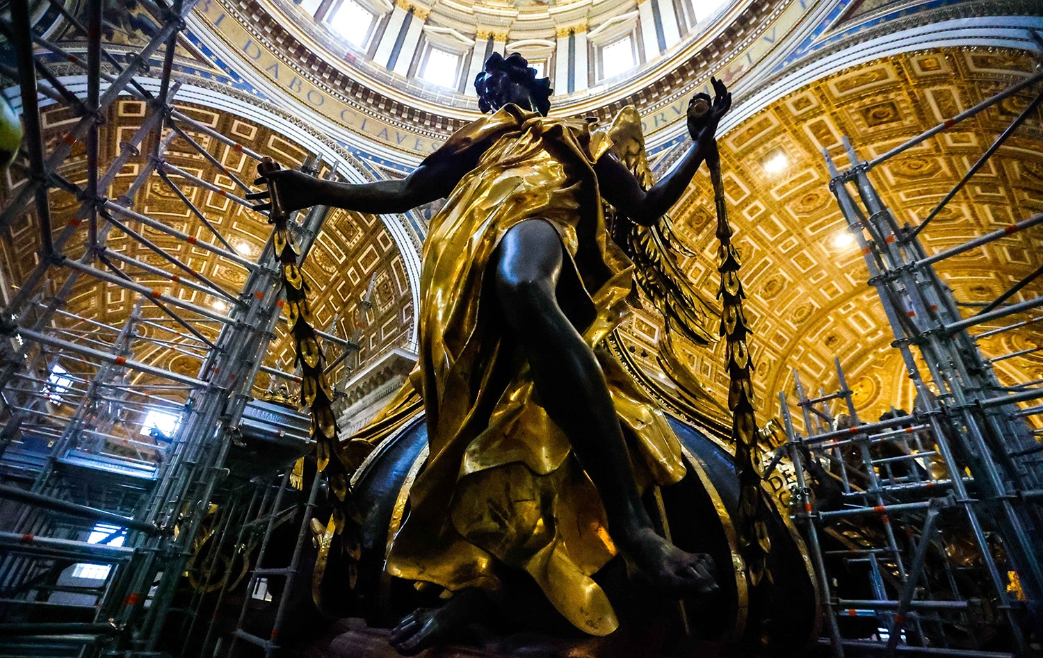 The Chair of Saint Peter, wooden throne, ca 9th century, encased in a...  News Photo - Getty Images, image size:1500x947
